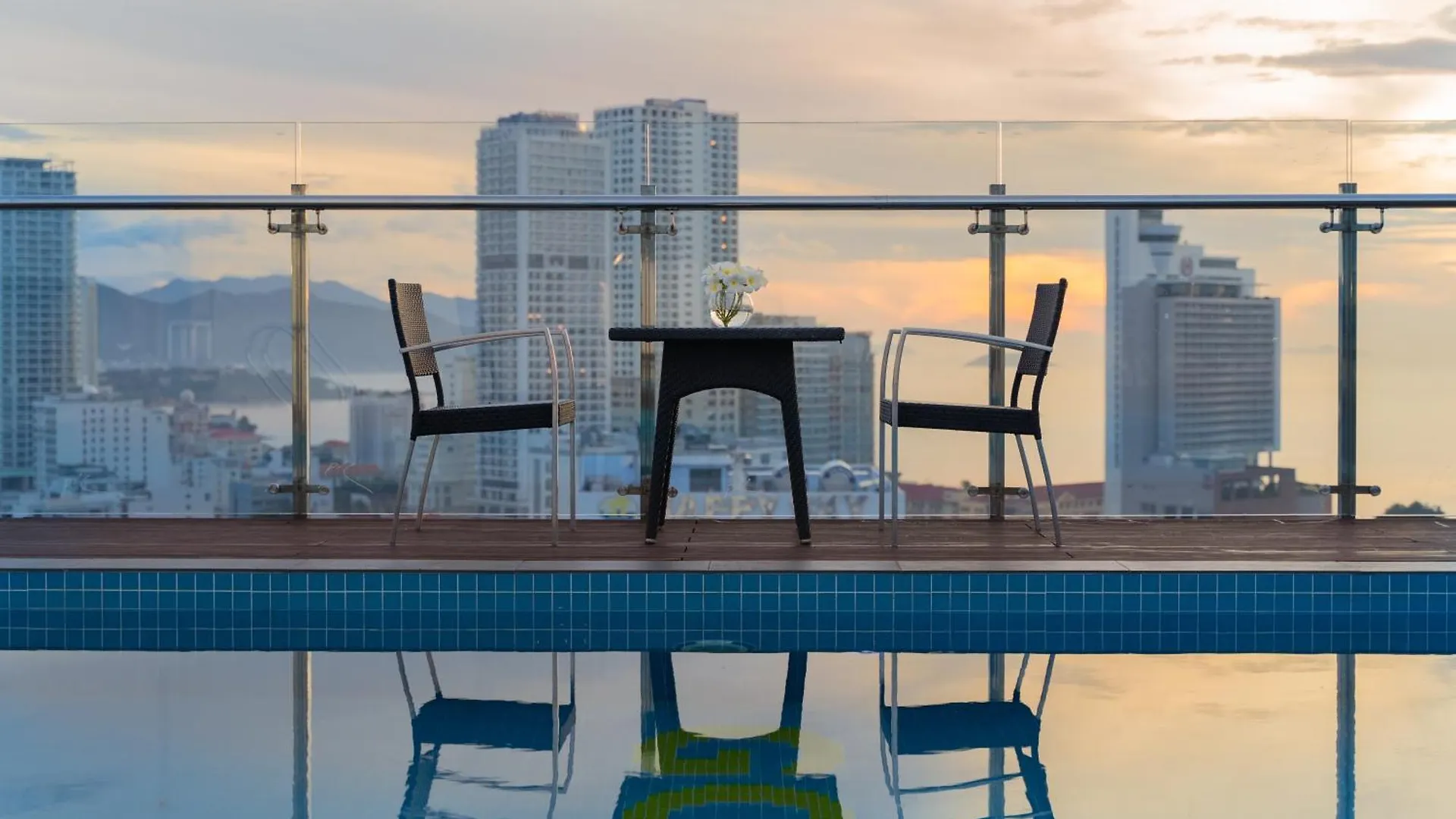 Goldcoast Hotel Нячанг