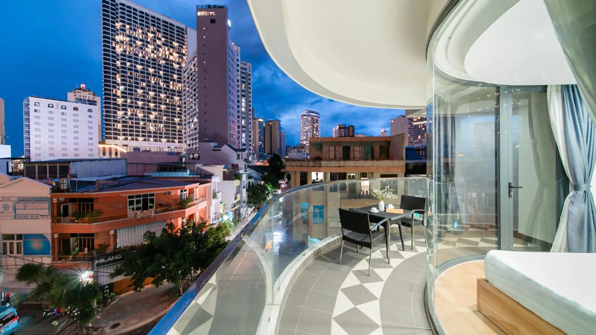 Goldcoast Hotel Нячанг